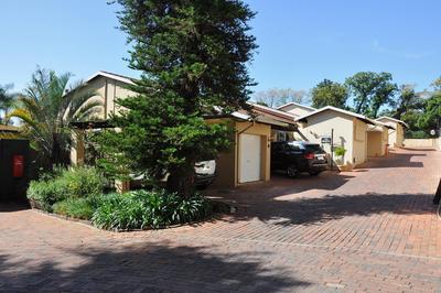 Townhouse For Sale in Edenburg, Sandton