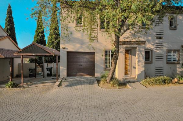 Townhouse For Sale in Halfway Gardens, Midrand