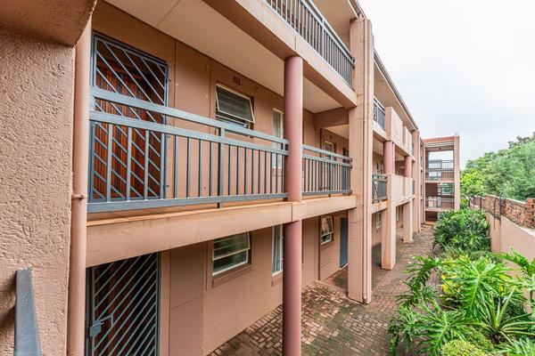 Apartment / Flat For Sale in Linden, Johannesburg