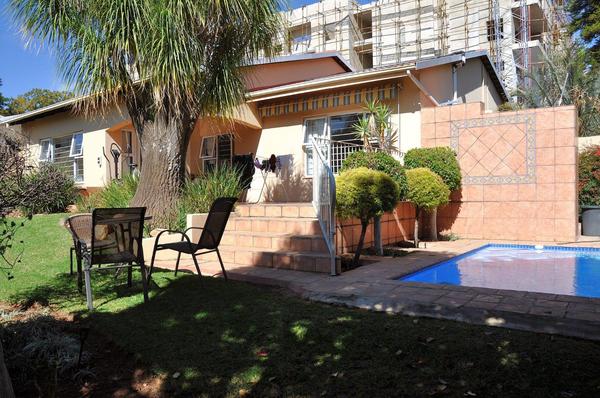 Townhouse For Sale in Edenburg, Sandton