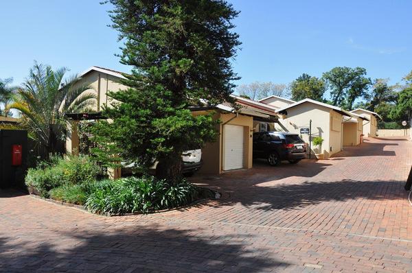 Townhouse For Sale in Edenburg, Sandton